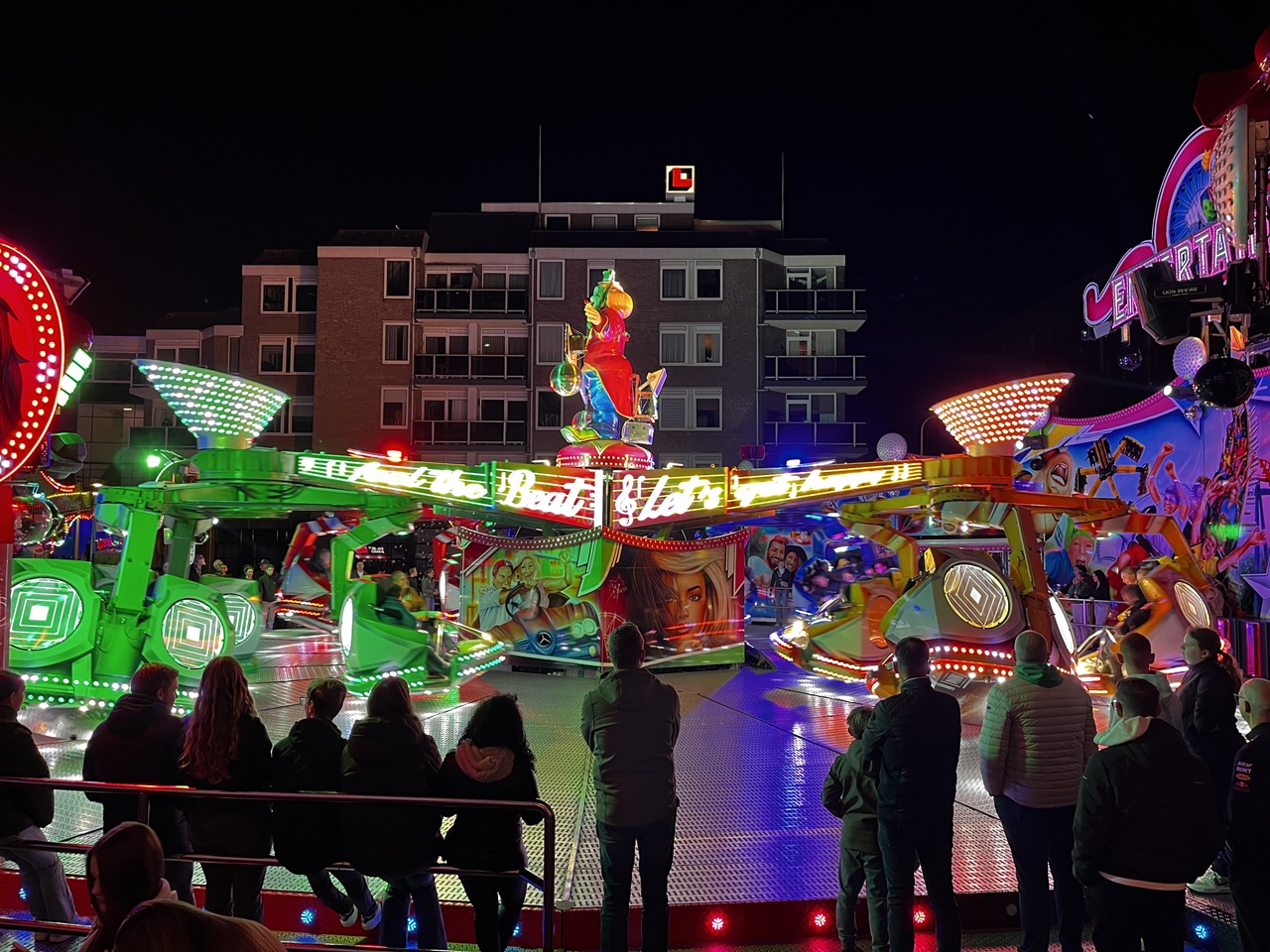 Avond aanblik Kermis Weert 10.000 stappen vol kermisplezier 