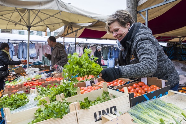Market seller puts her market wares to good use in Venray